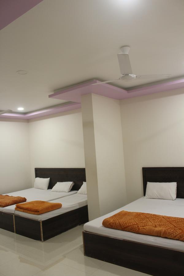 Hotel Radhika Inn Трімбак Екстер'єр фото
