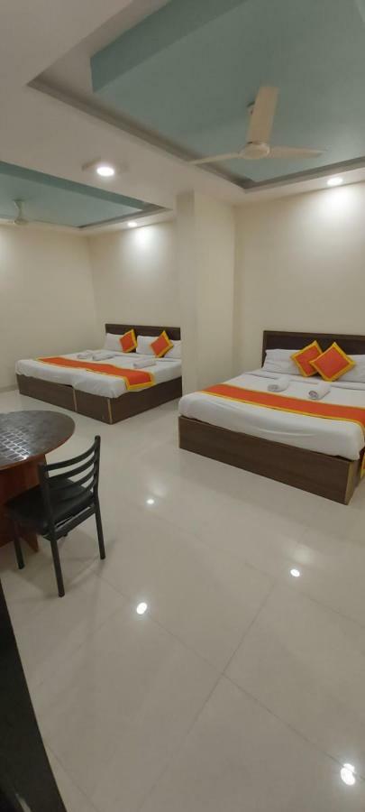 Hotel Radhika Inn Трімбак Екстер'єр фото