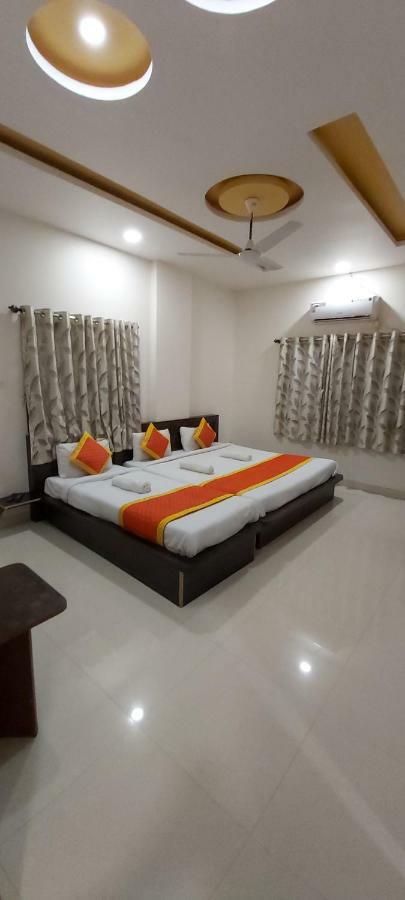 Hotel Radhika Inn Трімбак Екстер'єр фото