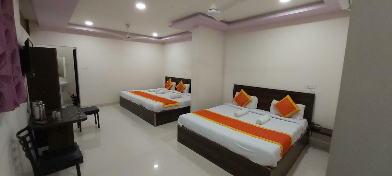 Hotel Radhika Inn Трімбак Екстер'єр фото