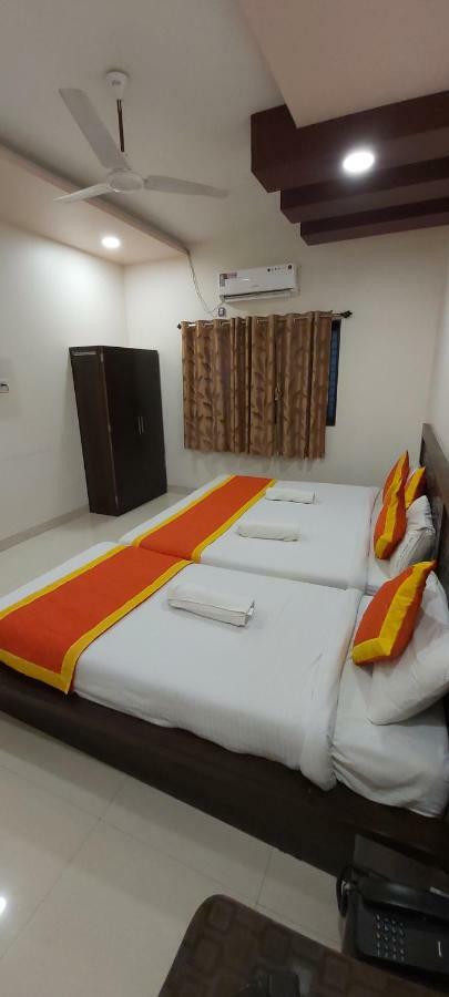 Hotel Radhika Inn Трімбак Екстер'єр фото