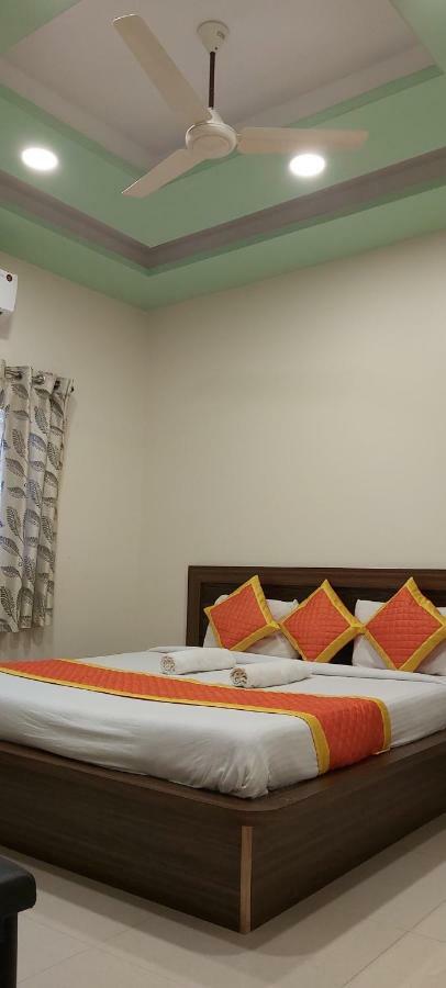 Hotel Radhika Inn Трімбак Екстер'єр фото