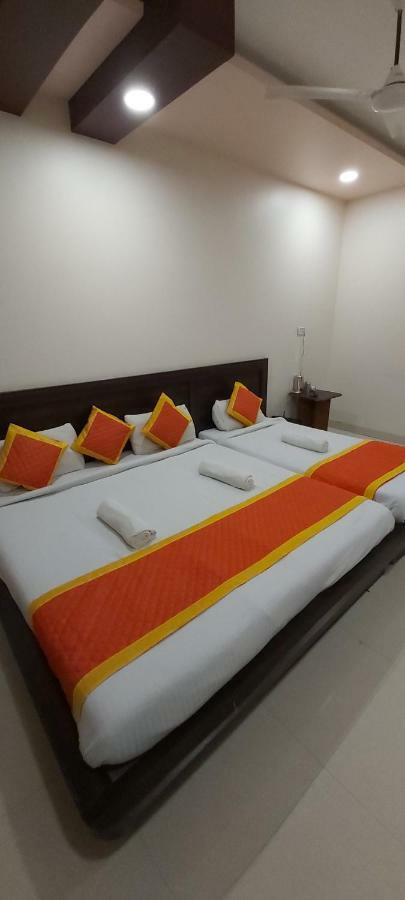 Hotel Radhika Inn Трімбак Екстер'єр фото